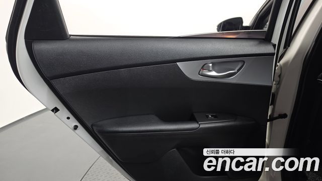 Kia K3 2022 — photo 15