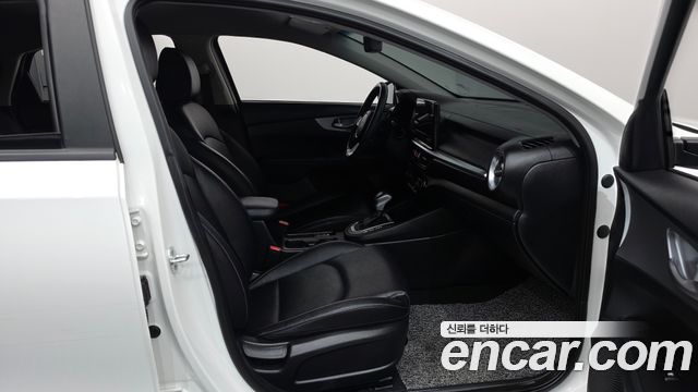 Kia K3 2022 — photo 16
