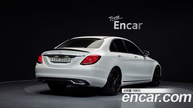Mercedes-Benz C-Class 2018 — photo 2