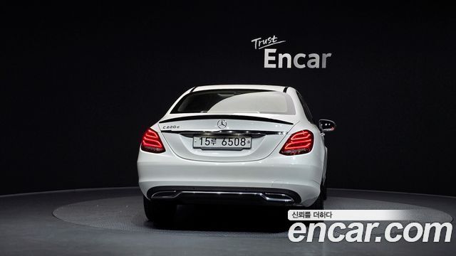 Mercedes-Benz C-Class 2018 — photo 4