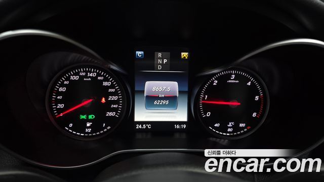 Mercedes-Benz C-Class 2018 — photo 11