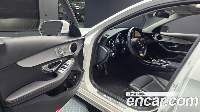 Mercedes-Benz C-Class 2018 — photo 13