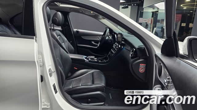 Mercedes-Benz C-Class 2018 — photo 17