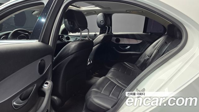 Mercedes-Benz C-Class 2018 — photo 18