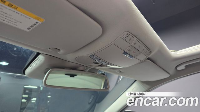 Mercedes-Benz C-Class 2018 — photo 24