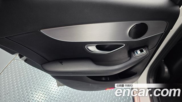 Mercedes-Benz C-Class 2018 — photo 15