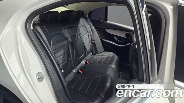Mercedes-Benz C-Class 2018 — photo 16