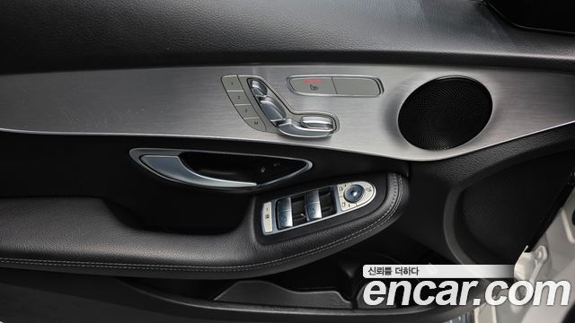 Mercedes-Benz C-Class 2018 — photo 27