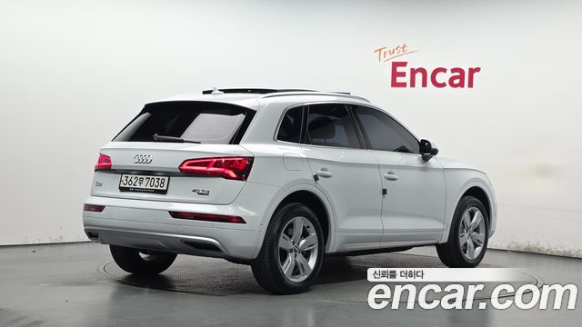 Audi Q5 2020 — photo 2