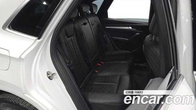 Audi Q5 2020 — photo 18