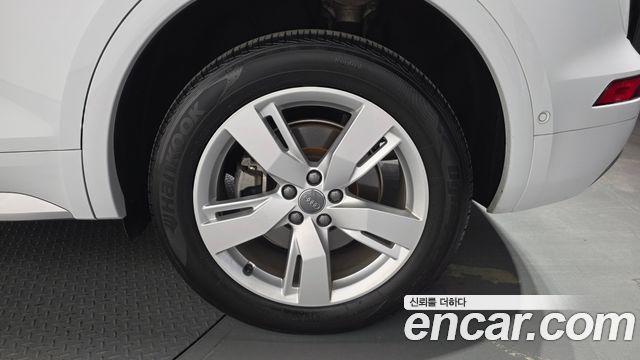 Audi Q5 2020 — photo 7