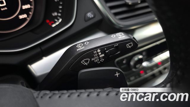 Audi Q5 2020 — photo 36