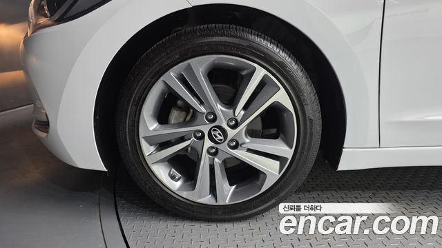Hyundai AVANTE 2018 — photo 5