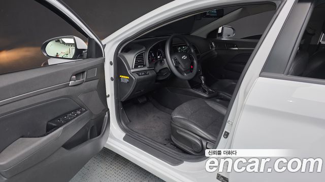 Hyundai AVANTE 2018 — photo 10