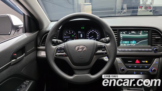 Hyundai AVANTE 2018 — photo 13