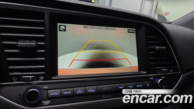 Hyundai AVANTE 2018 — photo 17