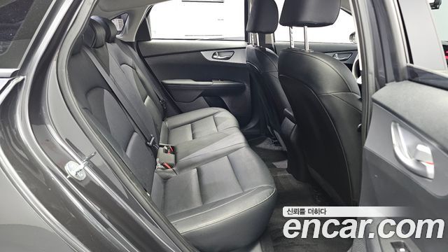 Kia K3 2023 — photo 17