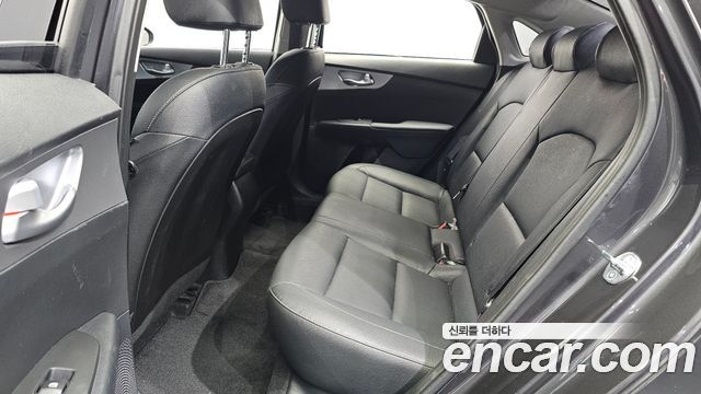 Kia K3 2023 — photo 18