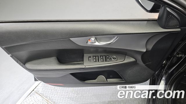 Kia K3 2023 — photo 14