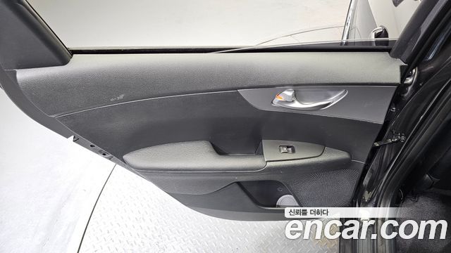 Kia K3 2023 — photo 15