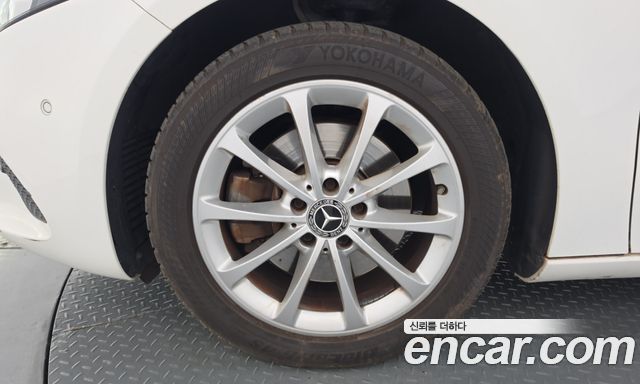 Mercedes-Benz A-Class 2019 — photo 5