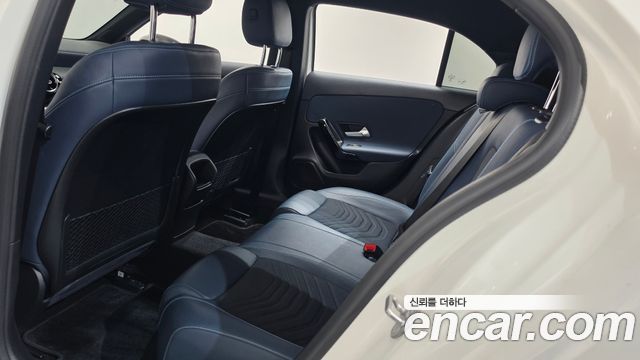 Mercedes-Benz A-Class 2019 — photo 17
