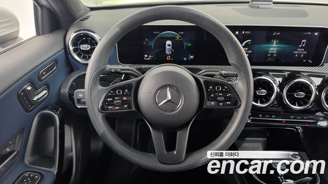 Mercedes-Benz A-Class 2019 — photo 18
