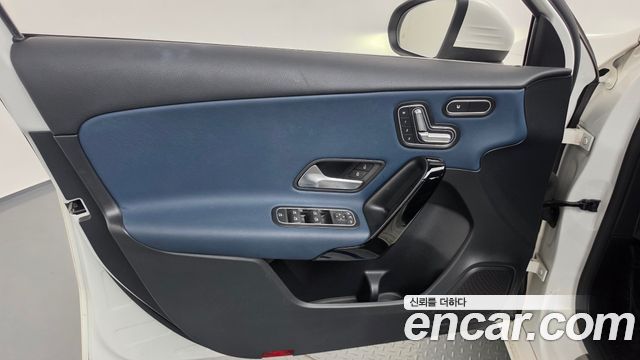 Mercedes-Benz A-Class 2019 — photo 14
