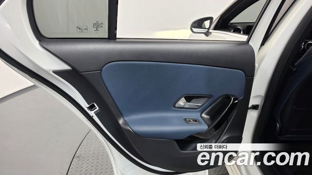 Mercedes-Benz A-Class 2019 — photo 15