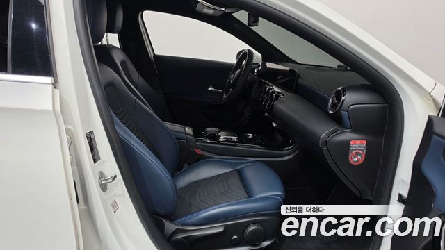 Mercedes-Benz A-Class 2019 — photo 16