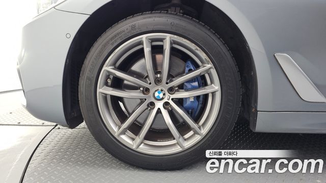BMW 5-Series 2018 — photo 5