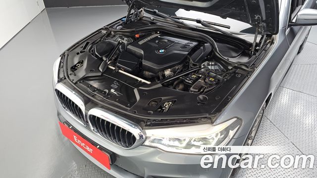 BMW 5-Series 2018 — photo 6