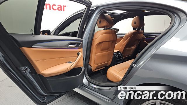 BMW 5-Series 2018 — photo 12