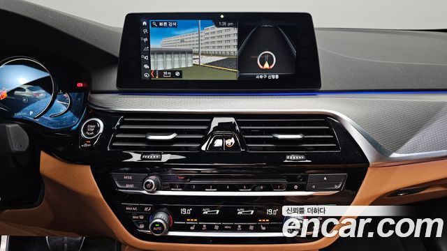 BMW 5-Series 2018 — photo 14
