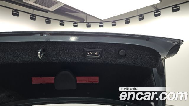 BMW 5-Series 2018 — photo 20
