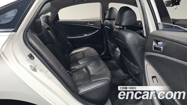 Hyundai Sonata 2010 — photo 17