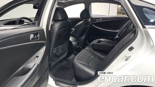 Hyundai Sonata 2010 — photo 18