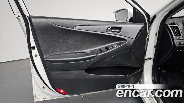 Hyundai Sonata 2010 — photo 14