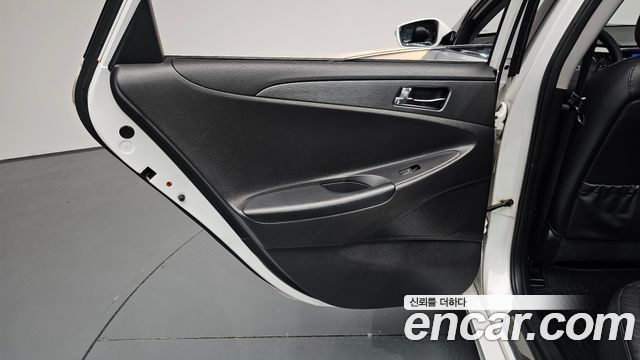 Hyundai Sonata 2010 — photo 15