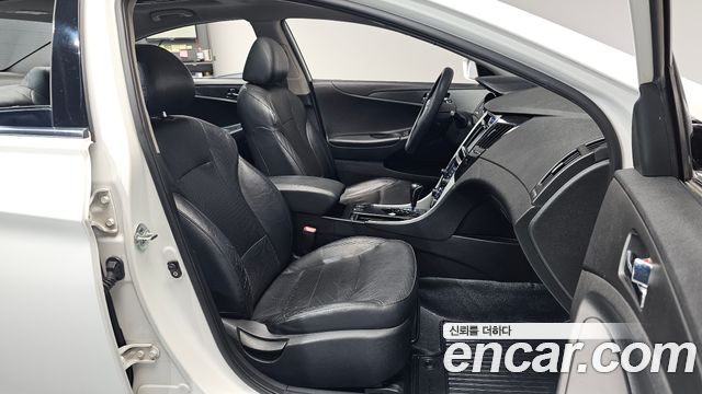 Hyundai Sonata 2010 — photo 16