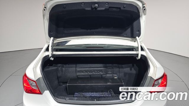 Hyundai Sonata 2010 — photo 33