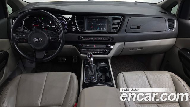 Kia Canival 2015 — photo 10