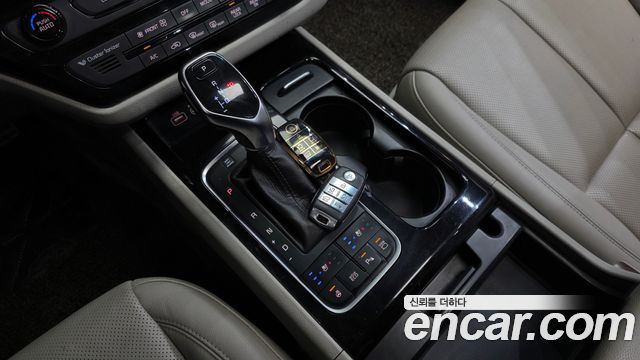 Kia Canival 2015 — photo 12