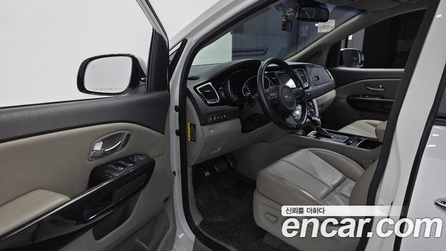 Kia Canival 2015 — photo 13
