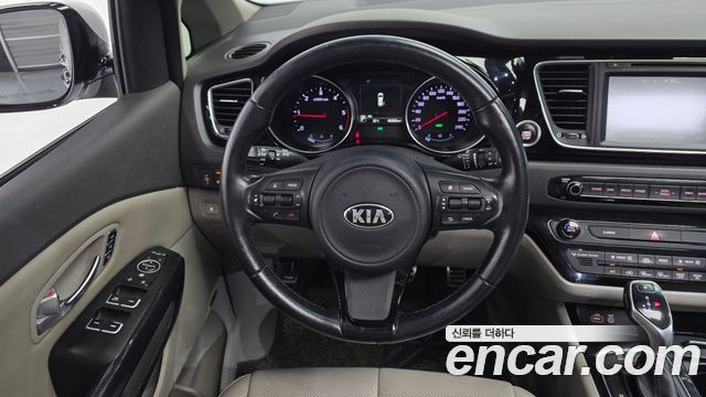 Kia Canival 2015 — photo 19