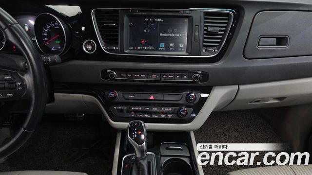 Kia Canival 2015 — photo 21