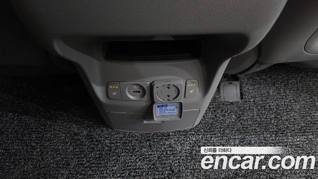 Kia Canival 2015 — photo 24