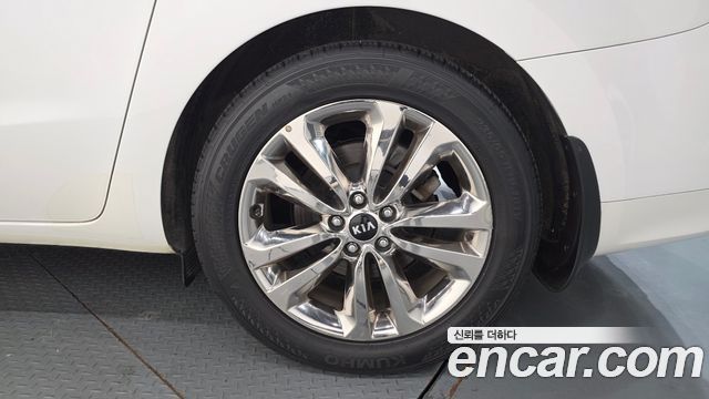 Kia Canival 2015 — photo 7
