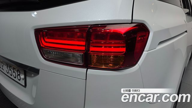 Kia Canival 2015 — photo 9