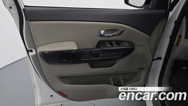 Kia Canival 2015 — photo 14